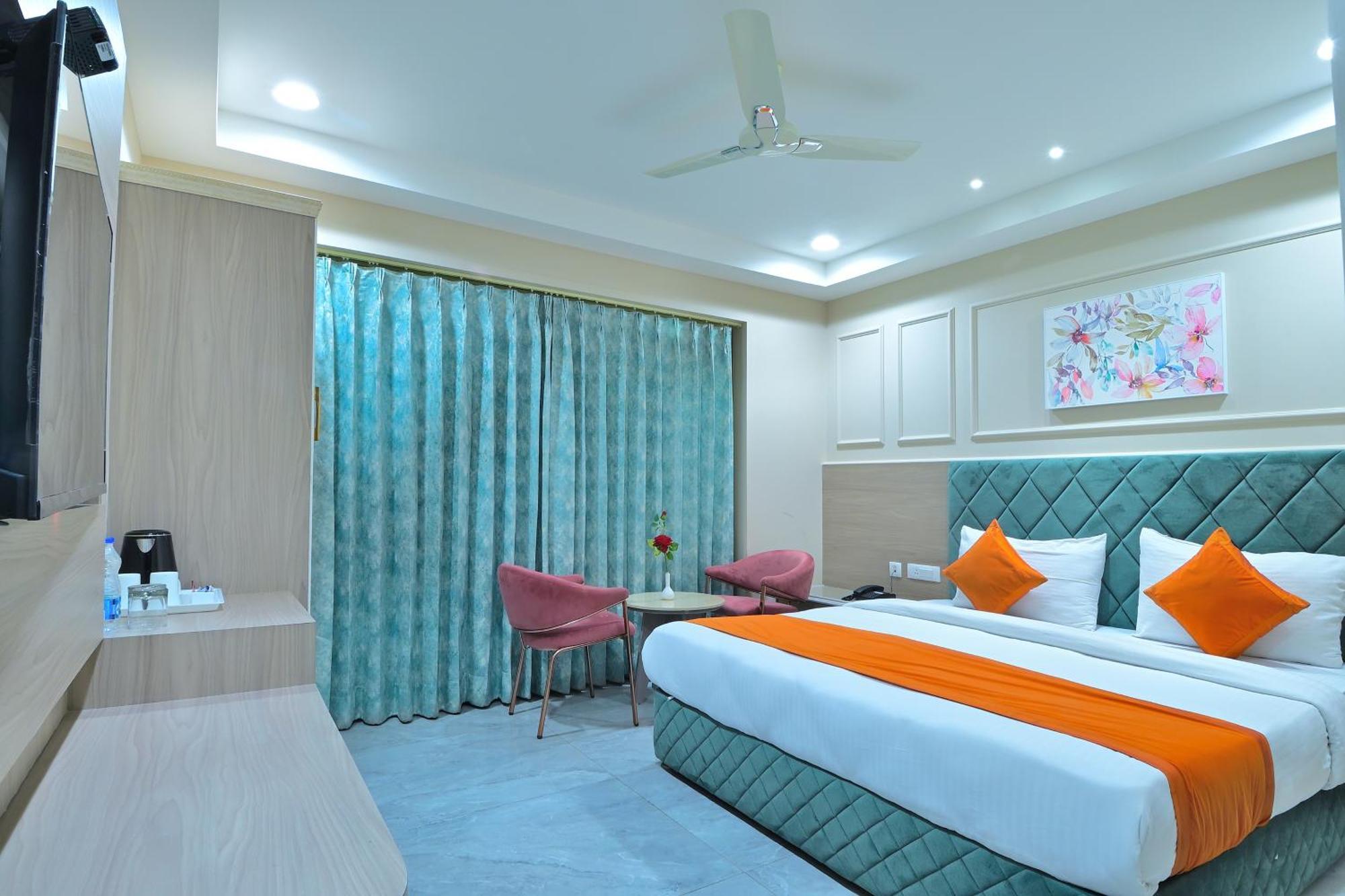 Hotel Sapphire House - 3 Mins Walk From Metro And 5 Mins From Rail Station New Delhi Ngoại thất bức ảnh