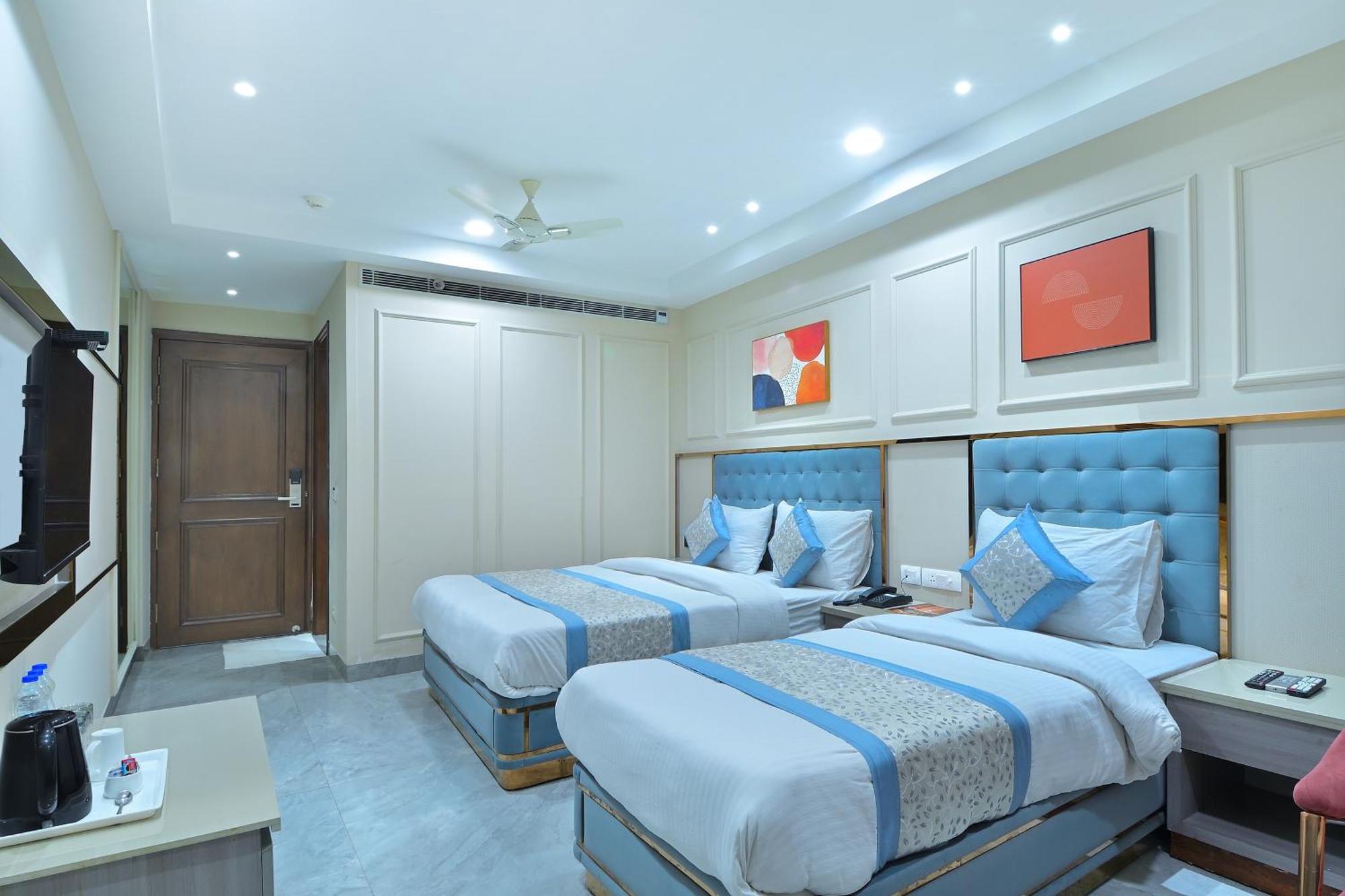 Hotel Sapphire House - 3 Mins Walk From Metro And 5 Mins From Rail Station New Delhi Ngoại thất bức ảnh