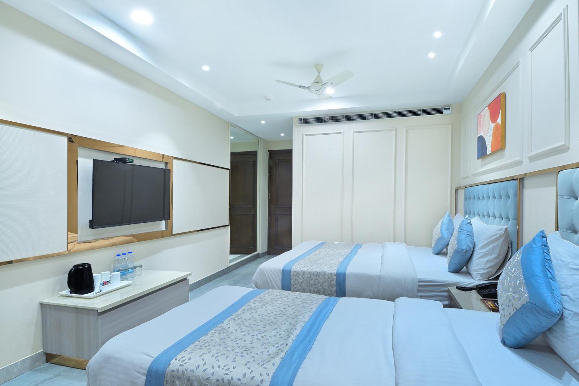 Hotel Sapphire House - 3 Mins Walk From Metro And 5 Mins From Rail Station New Delhi Ngoại thất bức ảnh