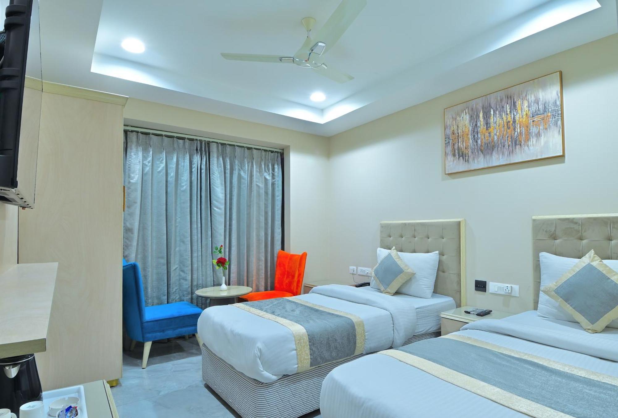 Hotel Sapphire House - 3 Mins Walk From Metro And 5 Mins From Rail Station New Delhi Ngoại thất bức ảnh