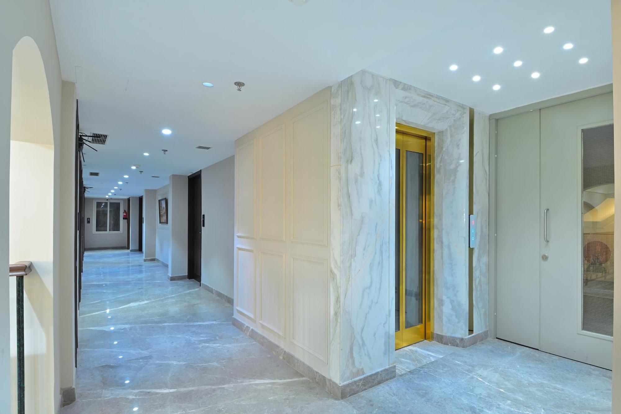 Hotel Sapphire House - 3 Mins Walk From Metro And 5 Mins From Rail Station New Delhi Ngoại thất bức ảnh