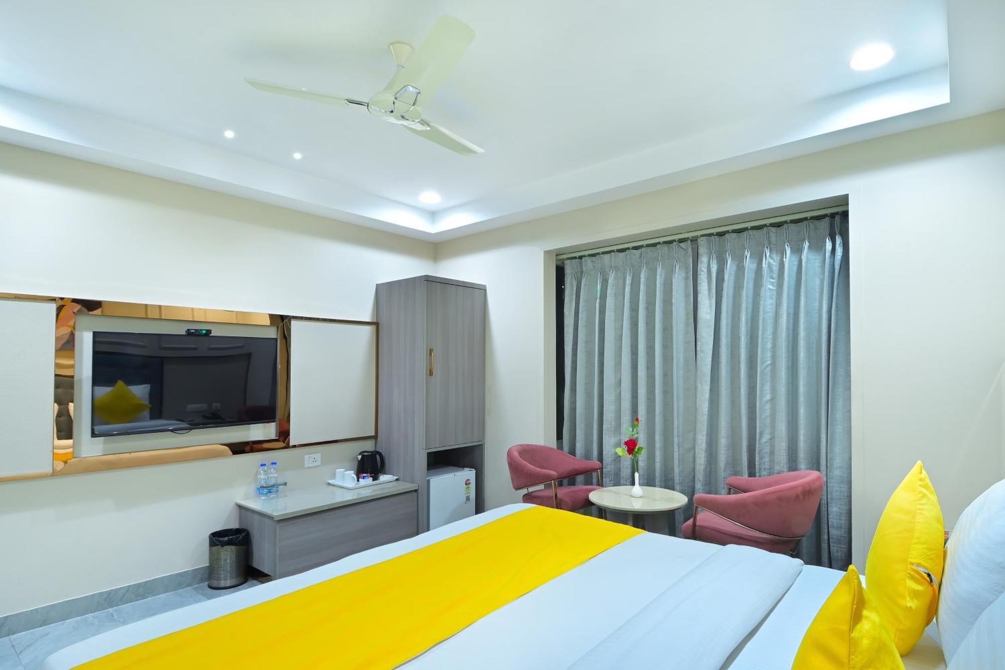 Hotel Sapphire House - 3 Mins Walk From Metro And 5 Mins From Rail Station New Delhi Ngoại thất bức ảnh