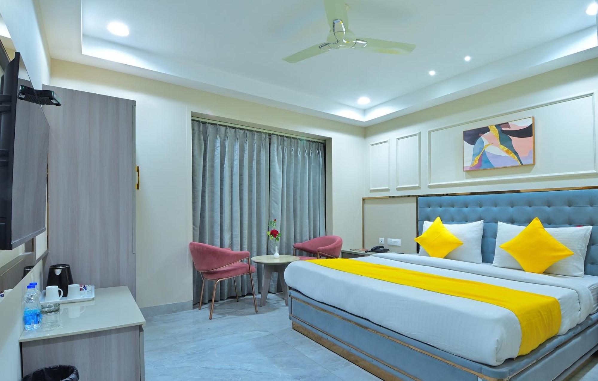 Hotel Sapphire House - 3 Mins Walk From Metro And 5 Mins From Rail Station New Delhi Ngoại thất bức ảnh
